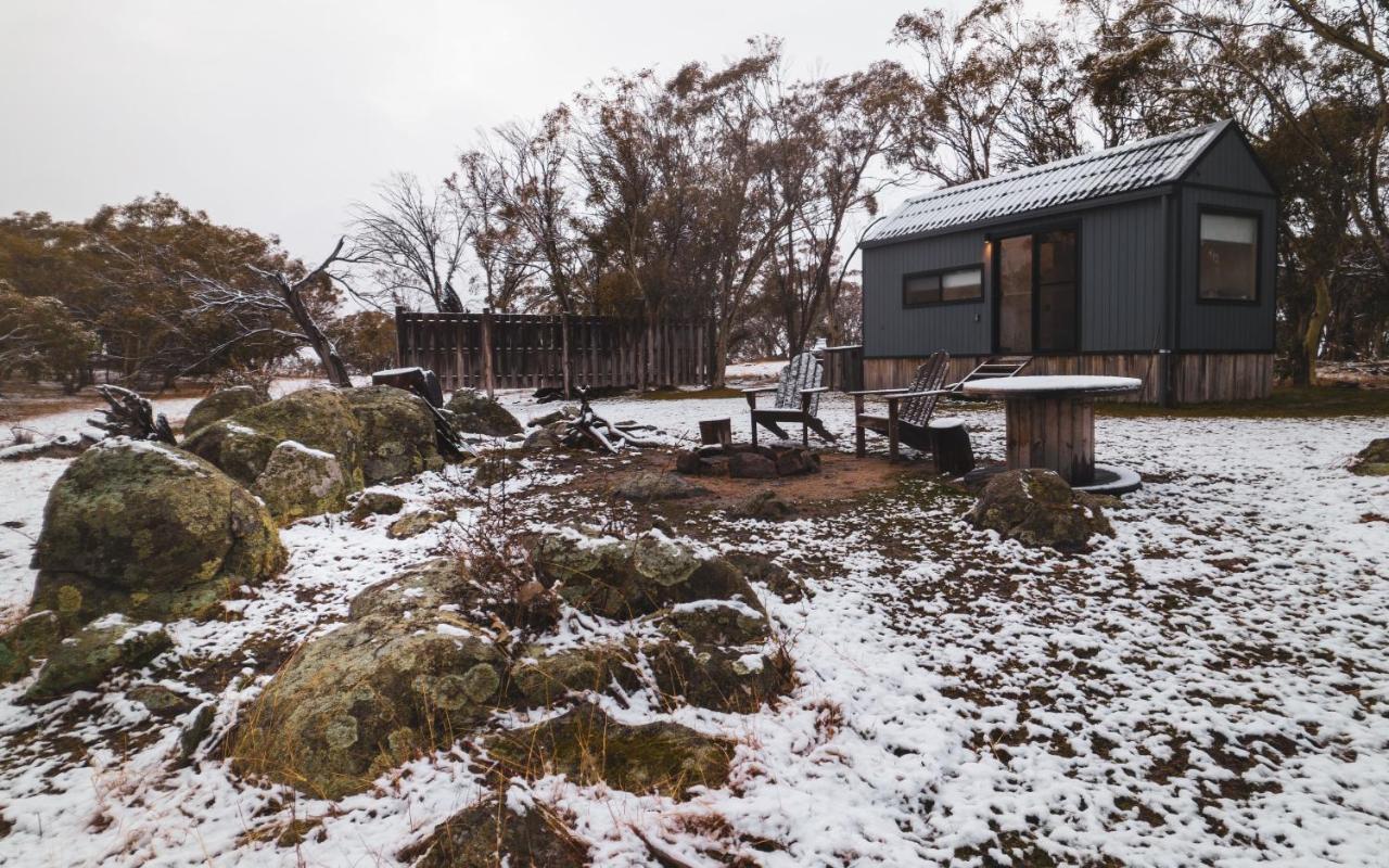 Big Yard Escapes - Two Off-Grid Tiny Houses On The Mowamba River Джиндабайн Экстерьер фото