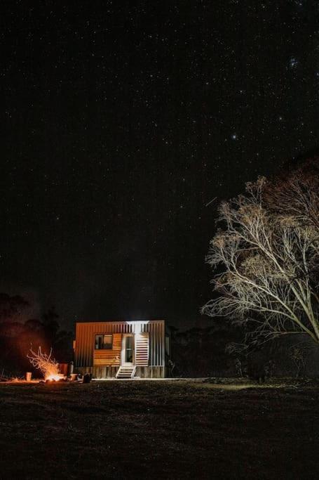 Big Yard Escapes - Two Off-Grid Tiny Houses On The Mowamba River Джиндабайн Экстерьер фото