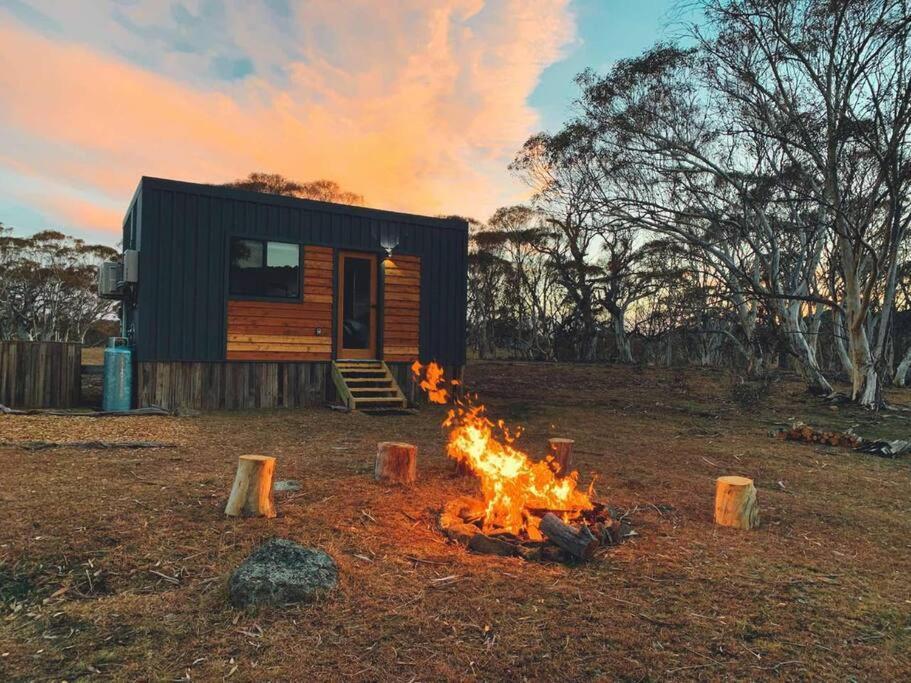 Big Yard Escapes - Two Off-Grid Tiny Houses On The Mowamba River Джиндабайн Экстерьер фото