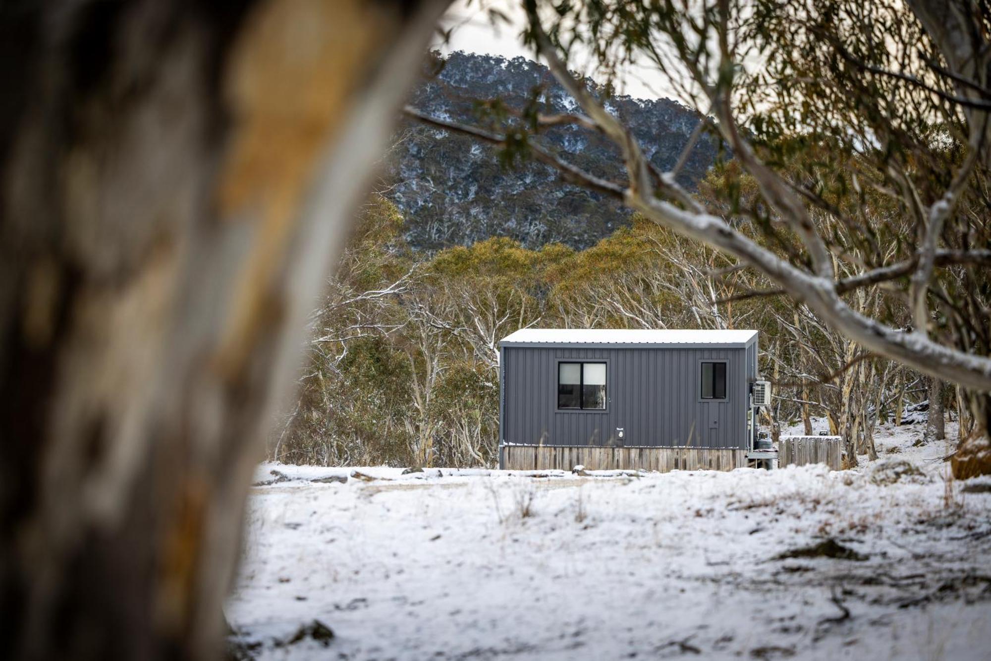 Big Yard Escapes - Two Off-Grid Tiny Houses On The Mowamba River Джиндабайн Экстерьер фото